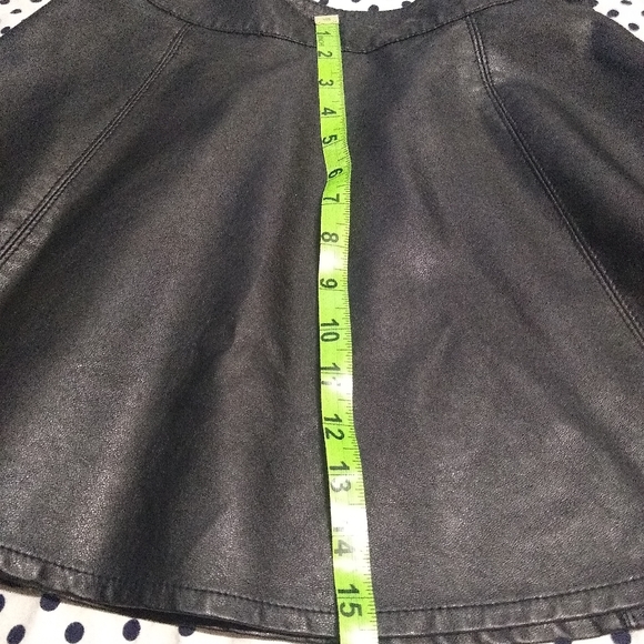 🔥 Pleather Mini 🔥 - Picture 5 of 5